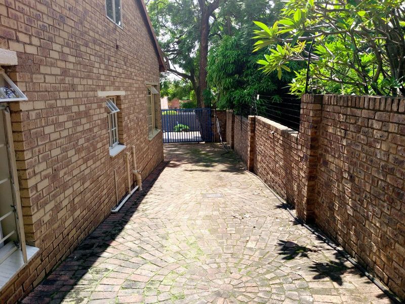 House For Sale in Silverton, Pretoria - Photo 3