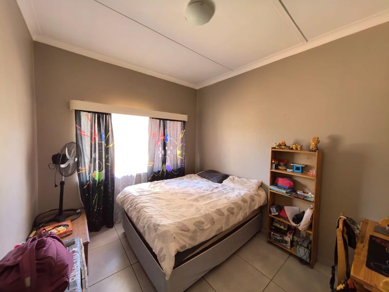 Space to Breathe and Room to Grow: Your Sun-Filled Family Sanctuary in Ernestville, Kimberley - Photo 10