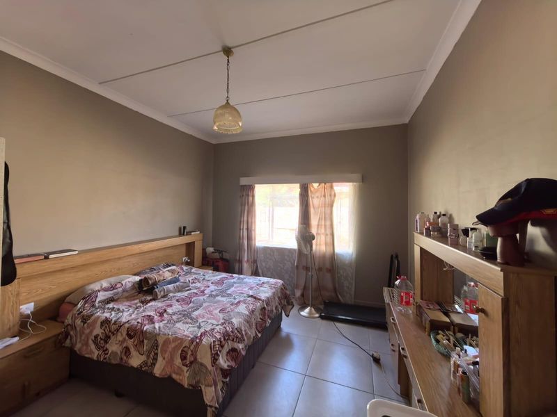 Space to Breathe and Room to Grow: Your Sun-Filled Family Sanctuary in Ernestville, Kimberley - Photo 7