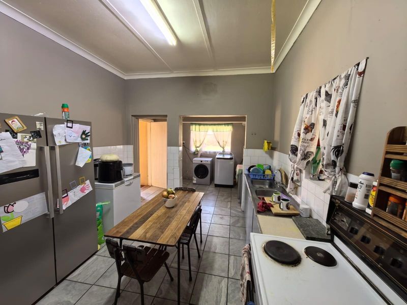 Space to Breathe and Room to Grow: Your Sun-Filled Family Sanctuary in Ernestville, Kimberley - Photo 6