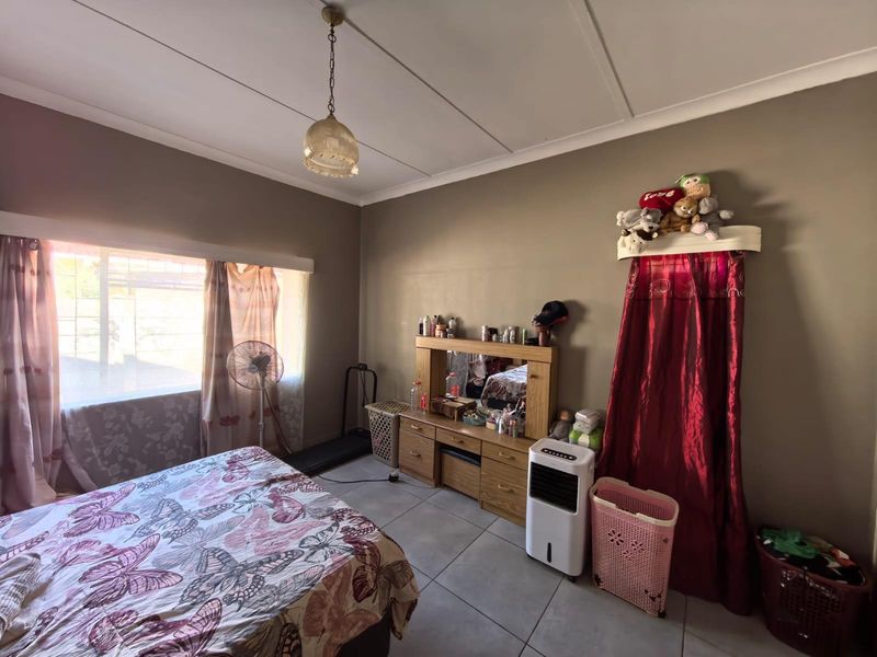 Space to Breathe and Room to Grow: Your Sun-Filled Family Sanctuary in Ernestville, Kimberley - Photo 9