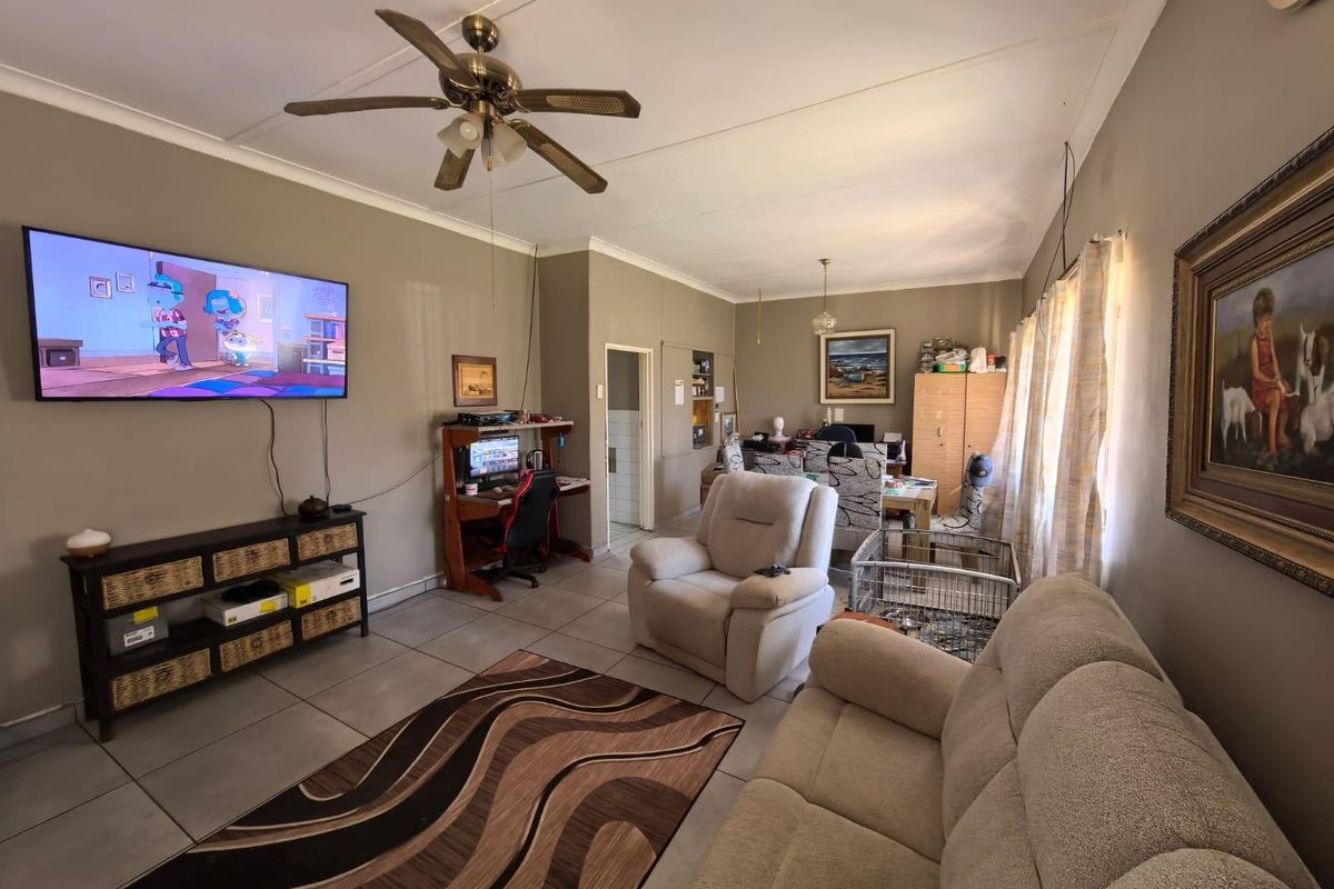 Space to Breathe and Room to Grow: Your Sun-Filled Family Sanctuary in Ernestville, Kimberley - Photo 2