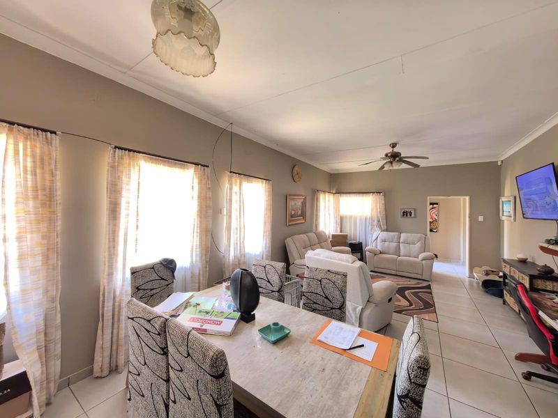 Space to Breathe and Room to Grow: Your Sun-Filled Family Sanctuary in Ernestville, Kimberley - Photo 3