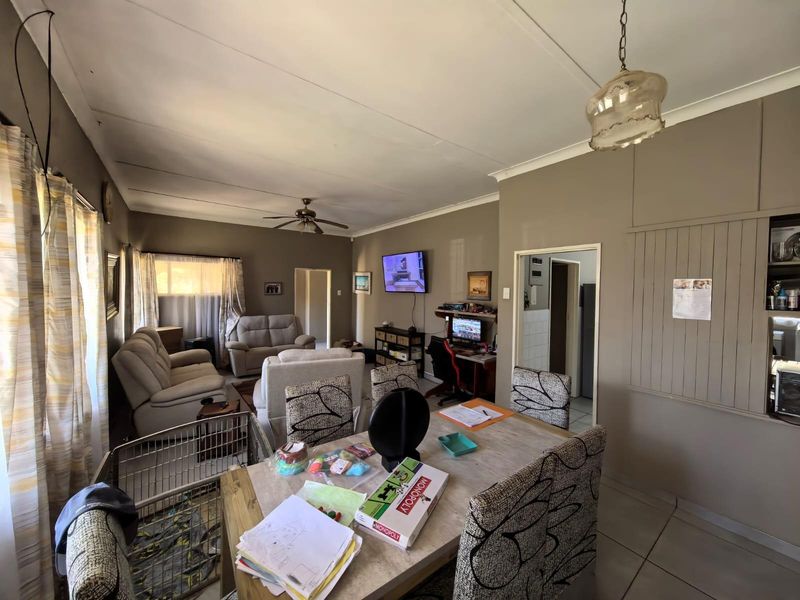 Space to Breathe and Room to Grow: Your Sun-Filled Family Sanctuary in Ernestville, Kimberley - Photo 4