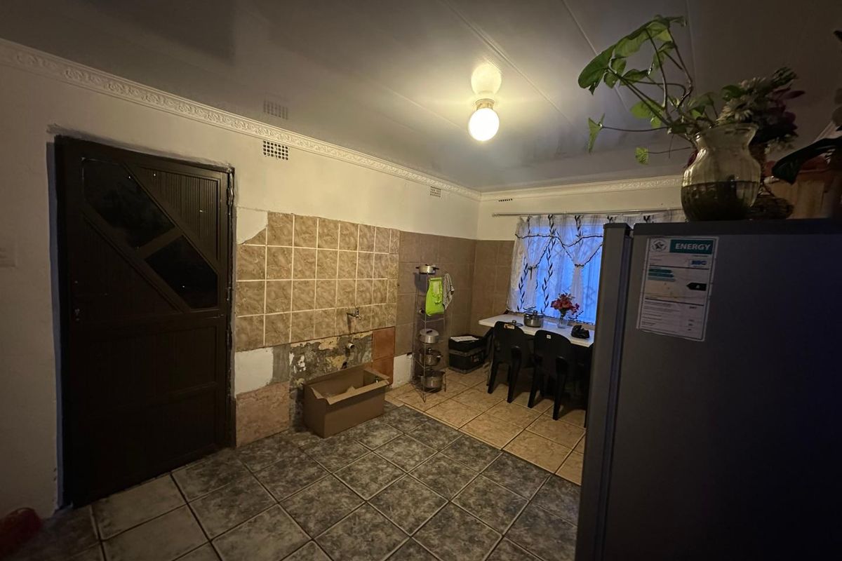 Investment 5-Bedroom house - Photo 2