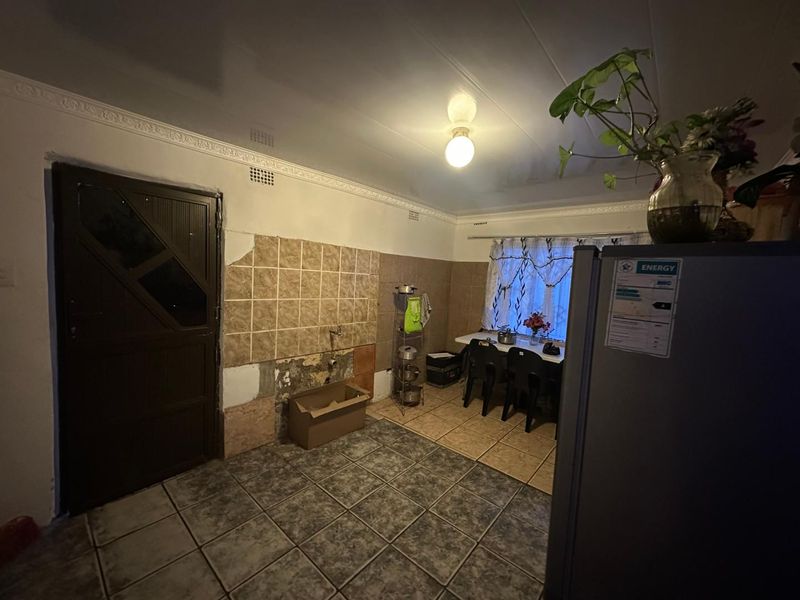 Investment 5-Bedroom house - Photo 2