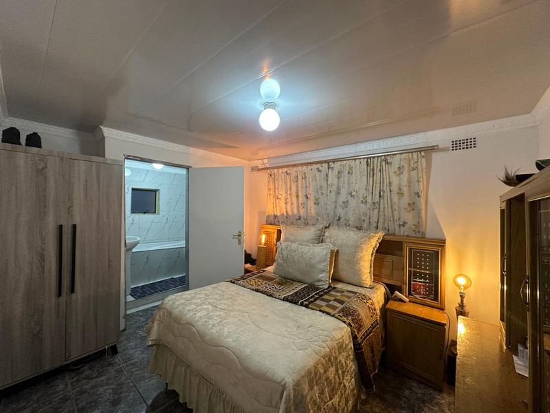 Investment 5-Bedroom house - Photo 3