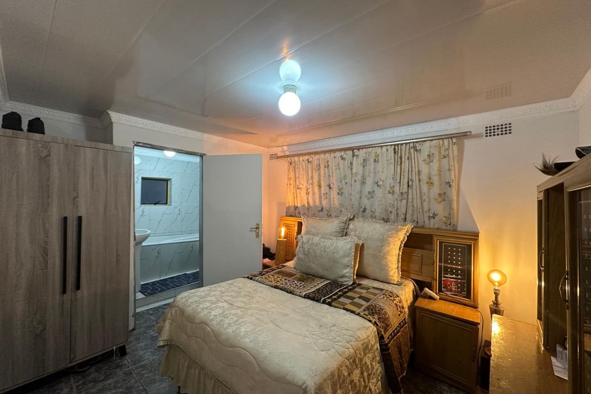 Investment 5-Bedroom house - Photo 3