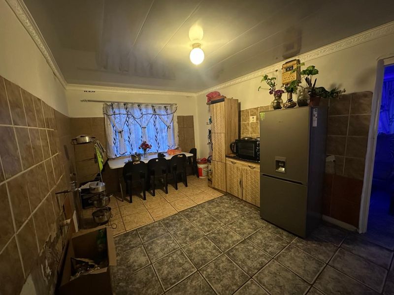 Investment 5-Bedroom house - Photo 1