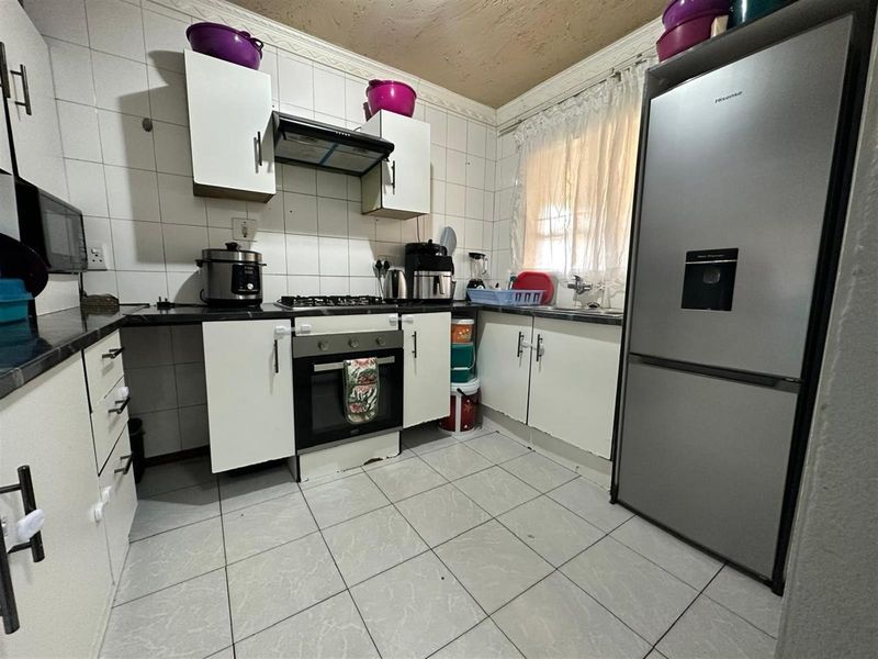 Modern 2-Bedroom Apartment in Sought-After Florida Cabanas Secure Living and Great Value - Photo 2