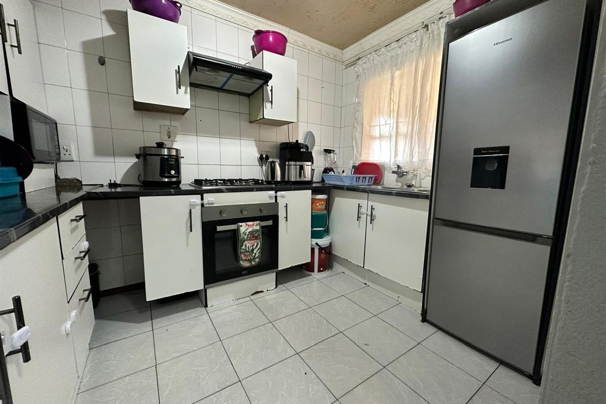 Modern 2-Bedroom Apartment in Sought-After Florida Cabanas Secure Living and Great Value - Photo 2