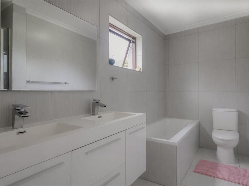 Apartment For Sale in Strathavon, Sandton - Photo 9