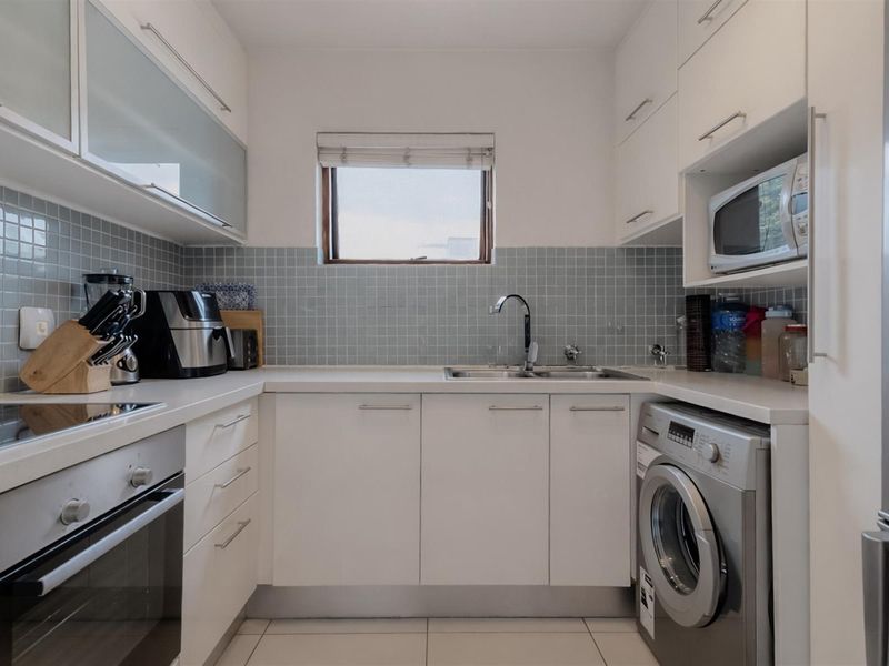 Apartment For Sale in Strathavon, Sandton - Photo 2