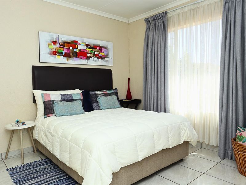 Charming 2 Bedroom Duplex Townhouse For Sale in Florida Glen, Roodepoort - Photo 10