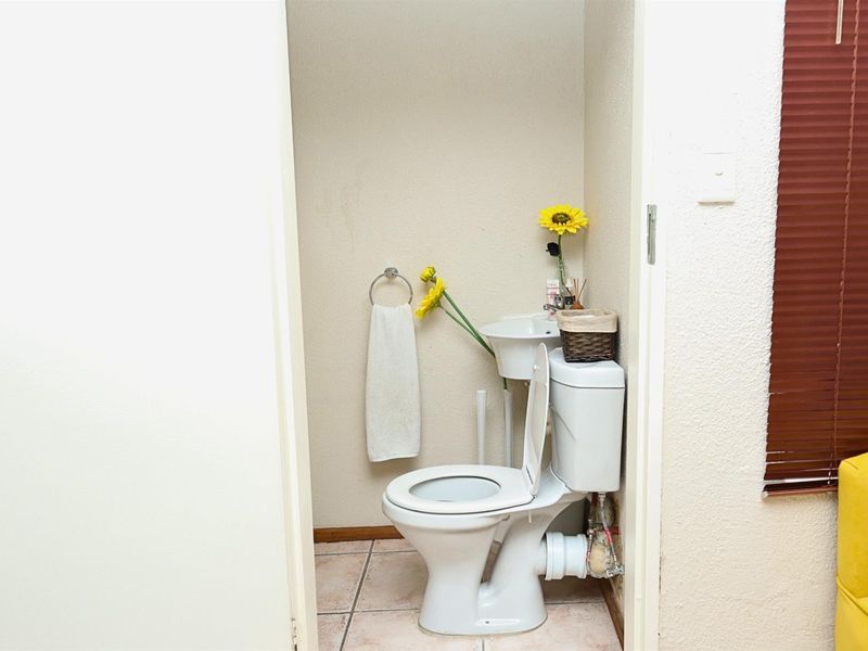 Charming 2 Bedroom Duplex Townhouse For Sale in Florida Glen, Roodepoort - Photo 7