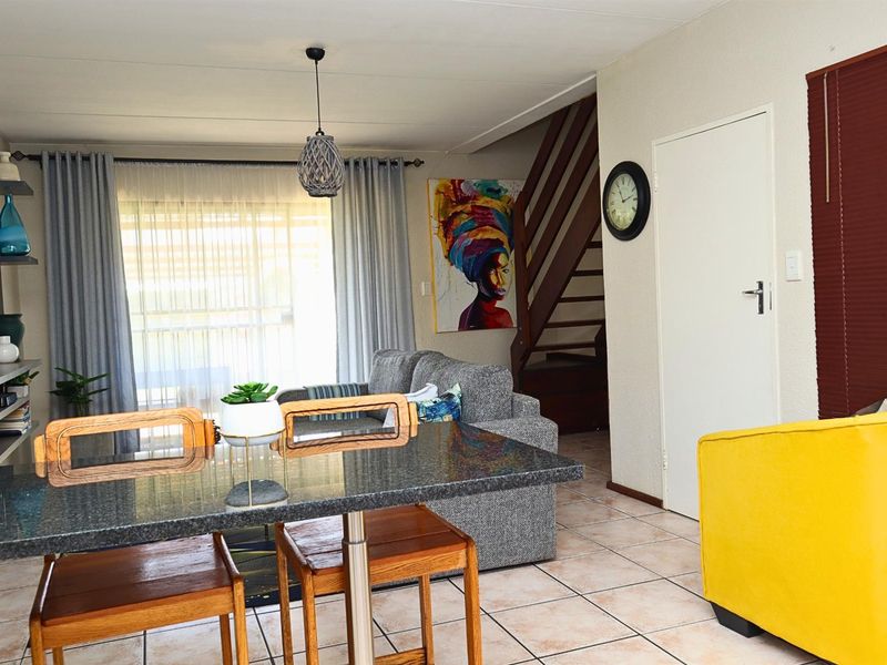 Charming 2 Bedroom Duplex Townhouse For Sale in Florida Glen, Roodepoort - Photo 5