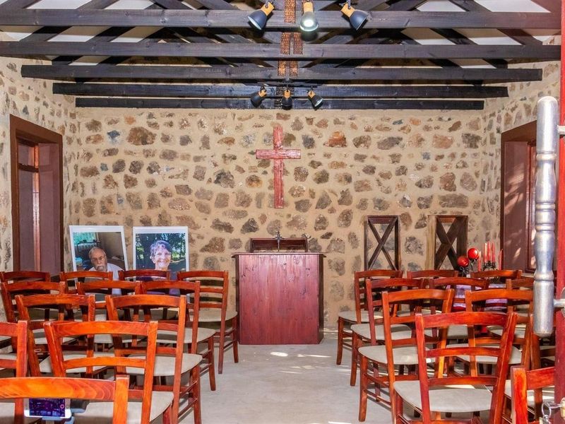 COUNTRY ESTATE WITH TWO HOMES, FLATS AND PRIME ENTERTAINMENT FEATURES  2.2-HECTARE - Photo 8