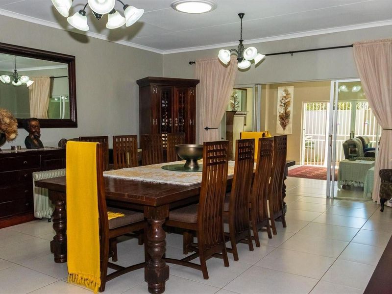 COUNTRY ESTATE WITH TWO HOMES, FLATS AND PRIME ENTERTAINMENT FEATURES  2.2-HECTARE - Photo 3