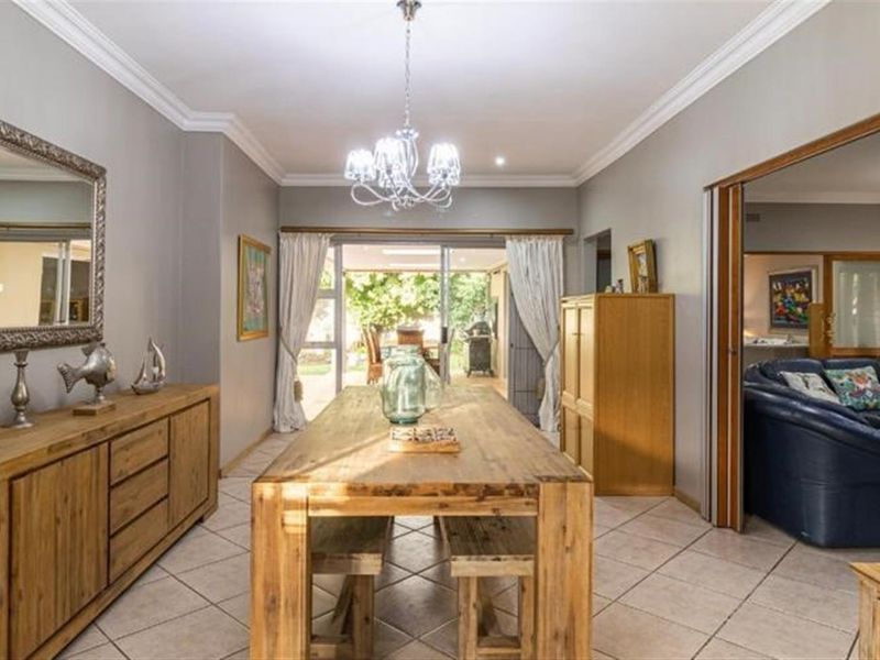 4-Bedroom House to Rent in Glenadrienne, Sandton - Photo 10