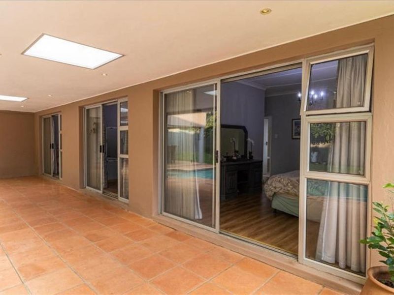 4-Bedroom House to Rent in Glenadrienne, Sandton - Photo 7