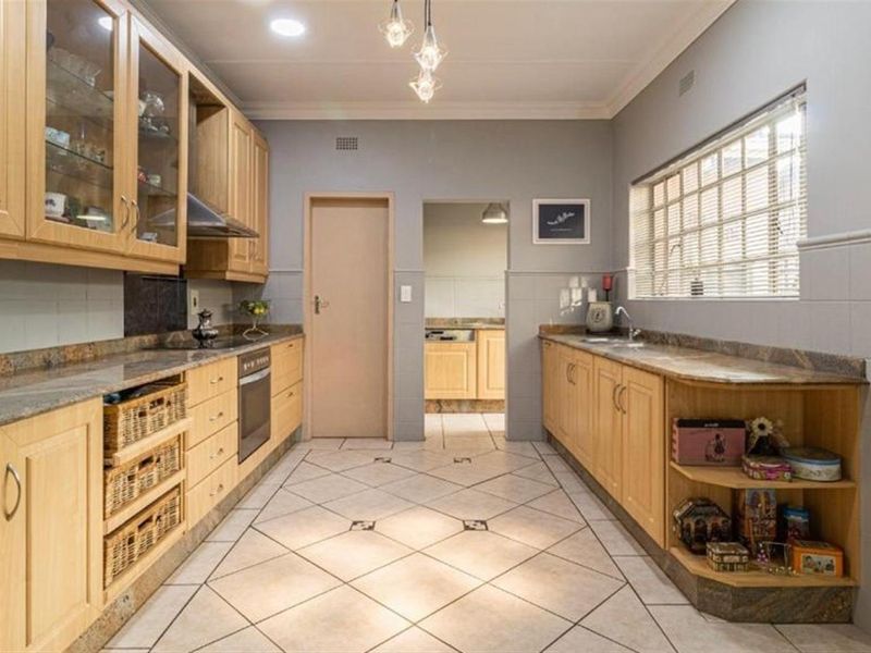 4-Bedroom House to Rent in Glenadrienne, Sandton - Photo 6