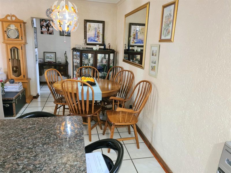 3 Bedroom Apartment in West Acres, No Transfer Duty, 2 Parking's - Photo 2