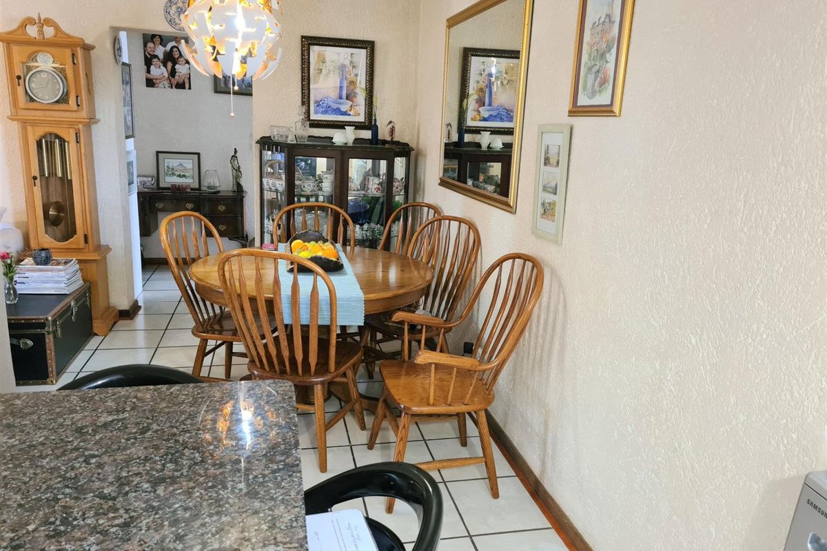 3 Bedroom Apartment in West Acres, No Transfer Duty, 2 Parking's - Photo 2