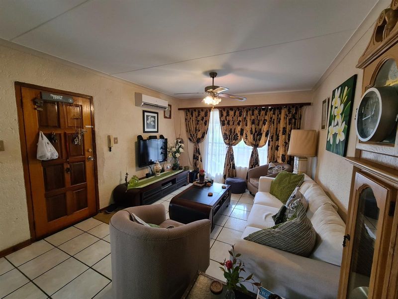 3 Bedroom Apartment in West Acres, No Transfer Duty, 2 Parking's - Photo 7