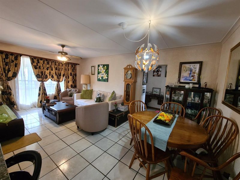 3 Bedroom Apartment in West Acres, No Transfer Duty, 2 Parking's - Photo 6