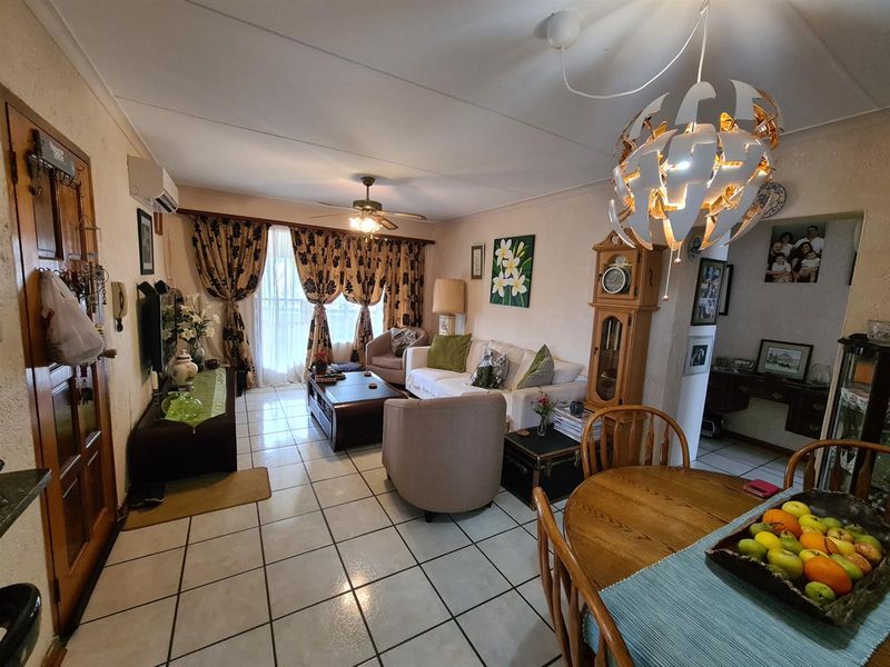 3 Bedroom Apartment in West Acres, No Transfer Duty, 2 Parking's - Photo 5