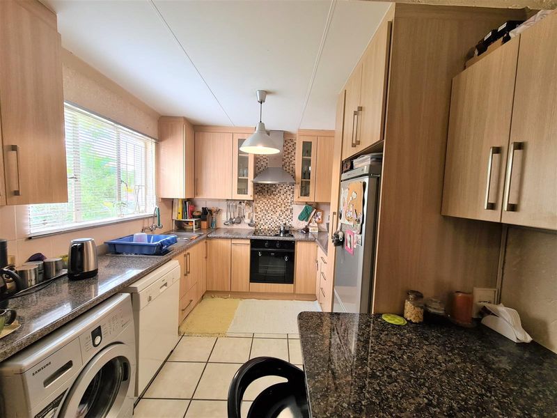 3 Bedroom Apartment in West Acres, No Transfer Duty, 2 Parking's - Photo 3