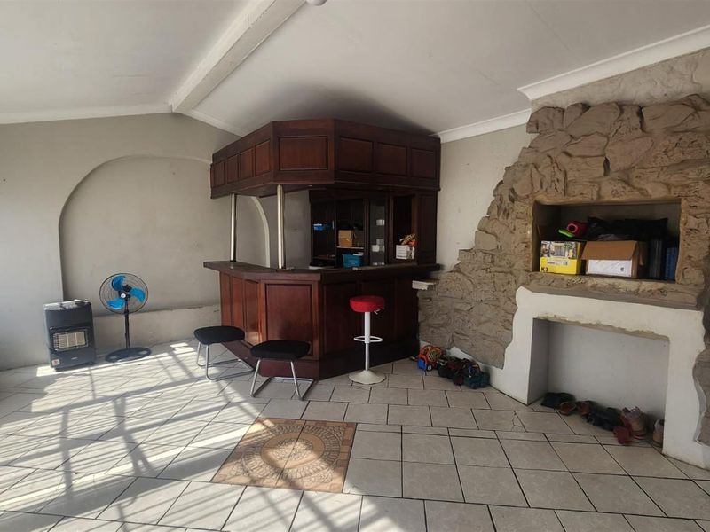 Spacious Family Home with Exceptional Entertainment Potential in Dalview - Photo 10