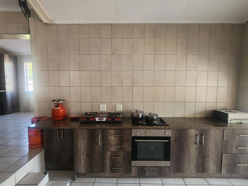 Spacious Family Home with Exceptional Entertainment Potential in Dalview - Photo 3