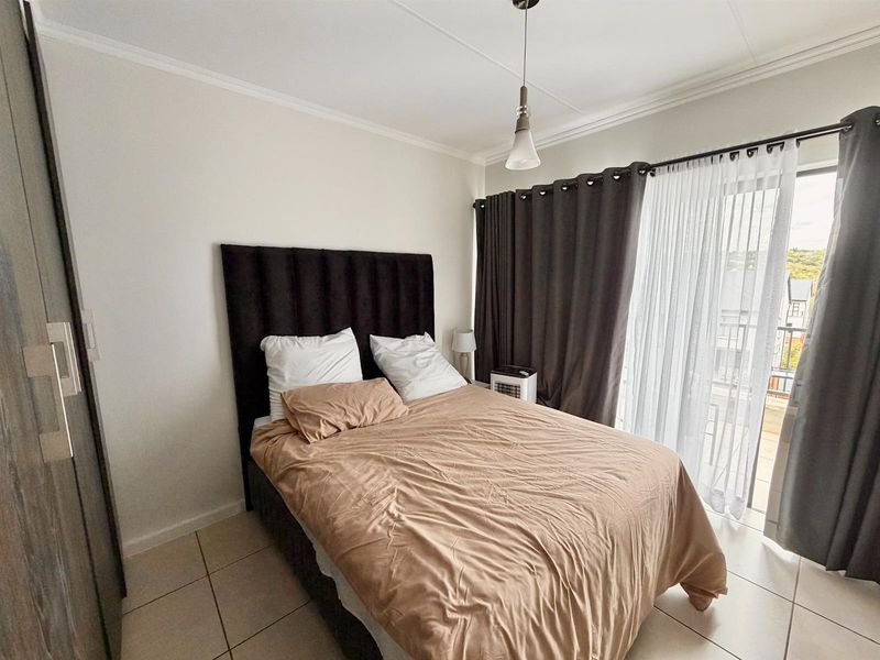 Modern 1 Bedroom 3rd Floor Apartment / Flat for Sale in Olivedale - Photo 8