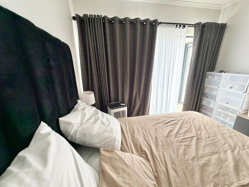 Modern 1 Bedroom 3rd Floor Apartment / Flat for Sale in Olivedale - Photo 10