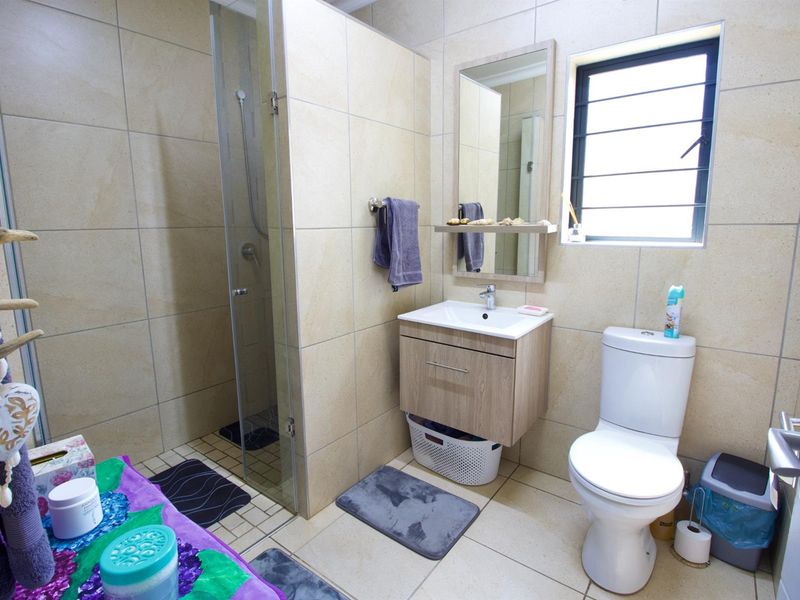 Charming Ground Floor Apartment in a Premier Retirement Estate - Photo 9