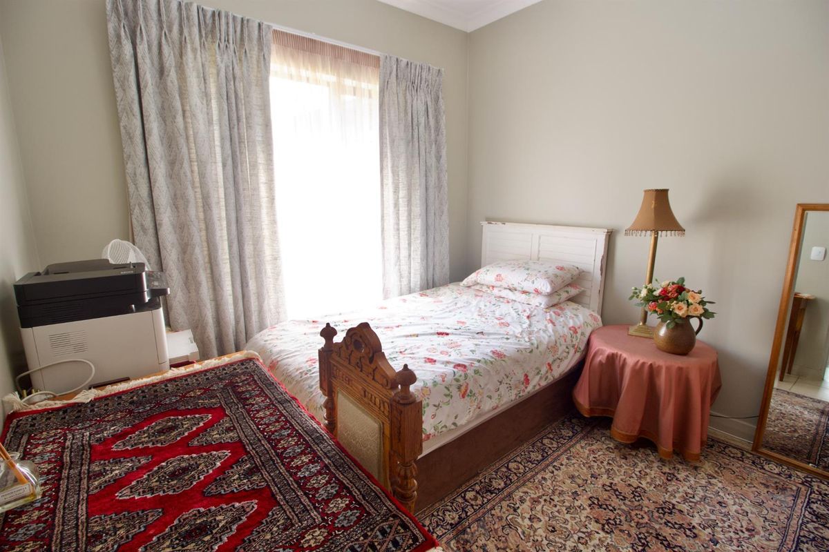 Charming Ground Floor Apartment in a Premier Retirement Estate - Photo 5