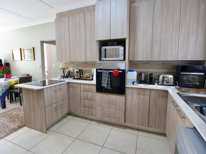 Charming Ground Floor Apartment in a Premier Retirement Estate - Photo 3