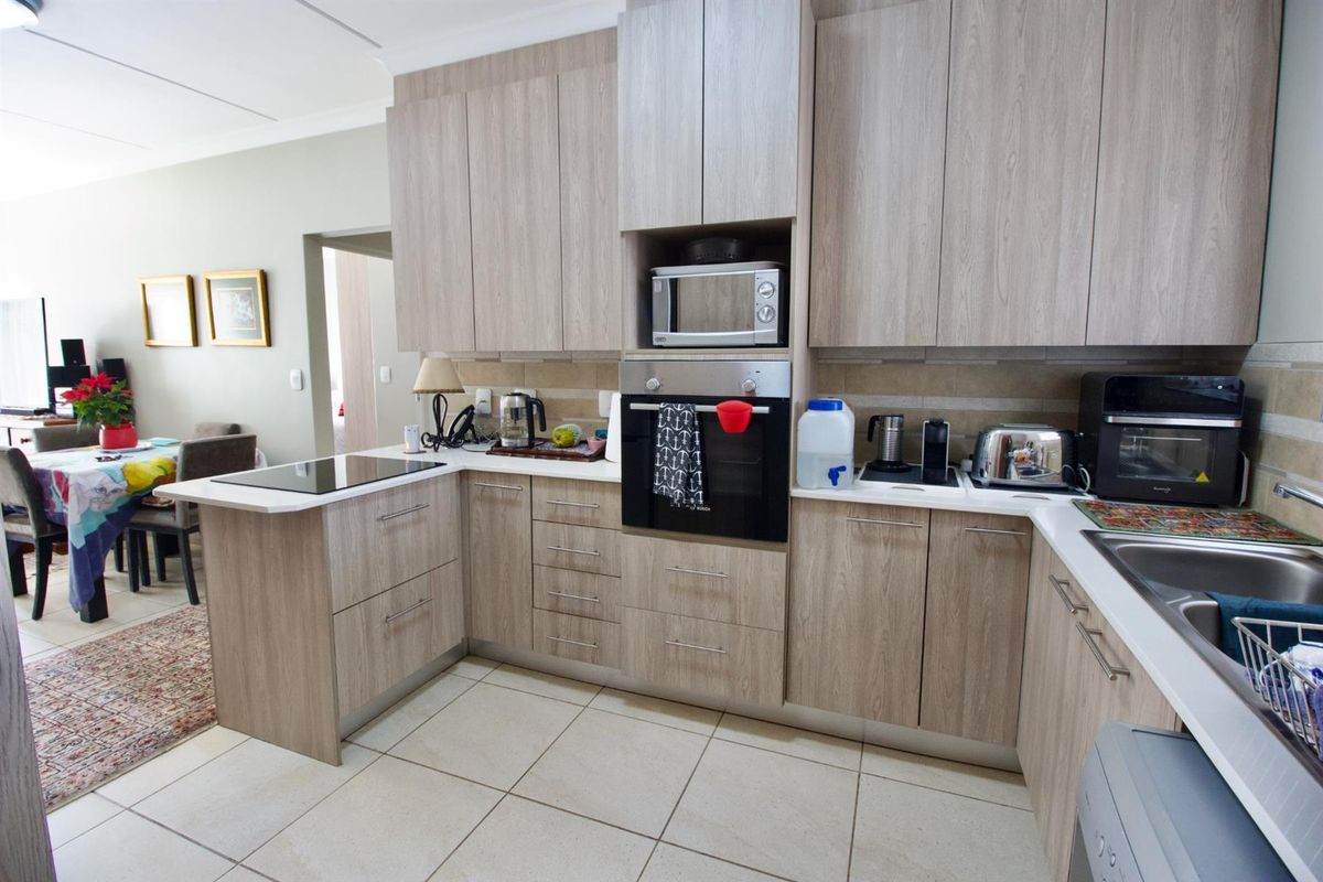 Charming Ground Floor Apartment in a Premier Retirement Estate - Photo 3