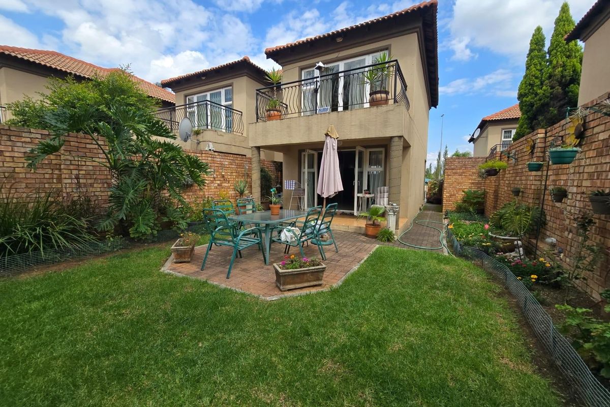 Stunning 2 Bedroom Townhouse For Sale in Bergtuin, Pretoria - Photo 3