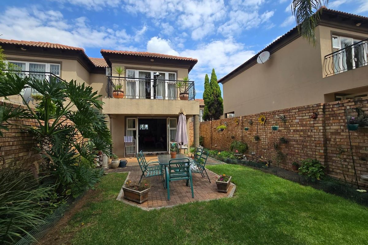 Stunning 2 Bedroom Townhouse For Sale in Bergtuin, Pretoria - Photo 4