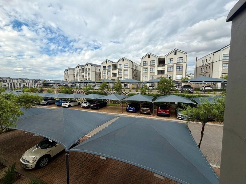 Modern 1 Bedroom, 1 Bathroom First Floor Apartment with Small Balcony - Photo 4