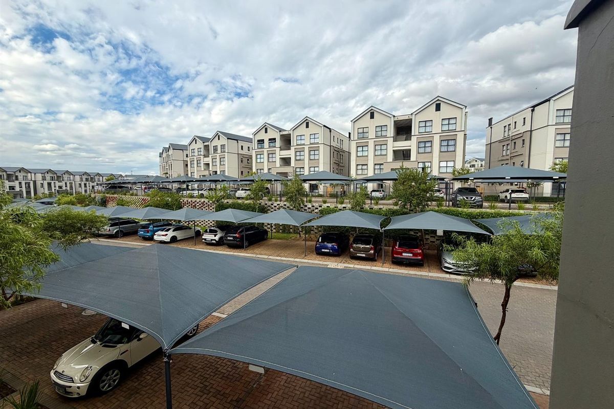 Modern 1 Bedroom, 1 Bathroom First Floor Apartment with Small Balcony - Photo 4