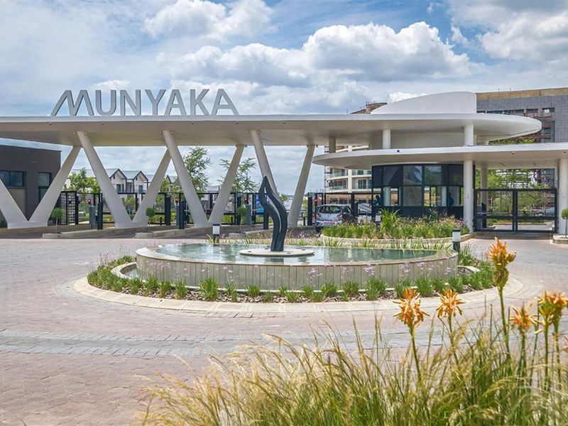 Modern 1 Bedroom, 1 Bathroom First Floor Apartment with Small Balcony - Photo 2