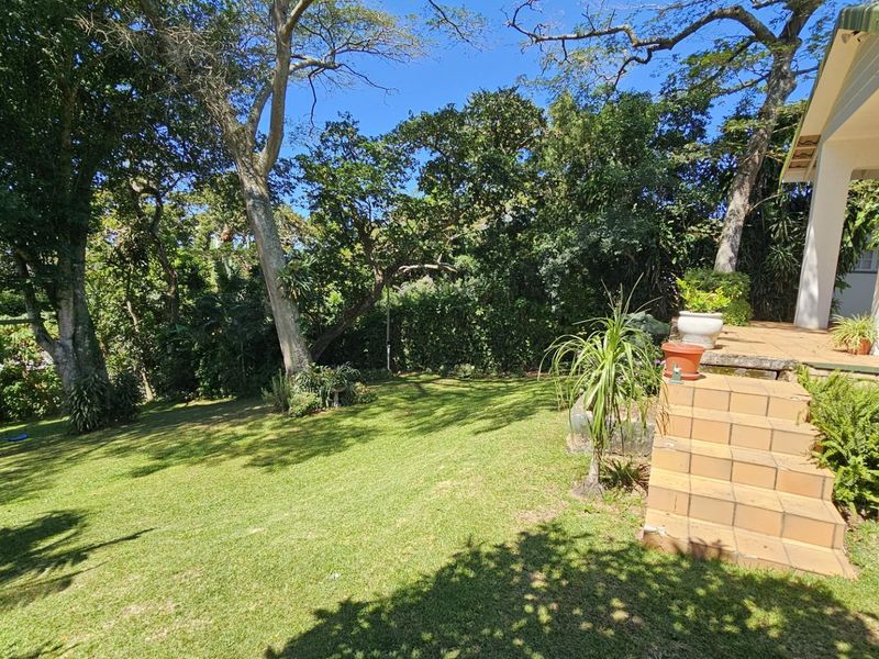 Stylish and Modern Three Bedroom Townhouse in a Pet Friendly Complex - Photo 8