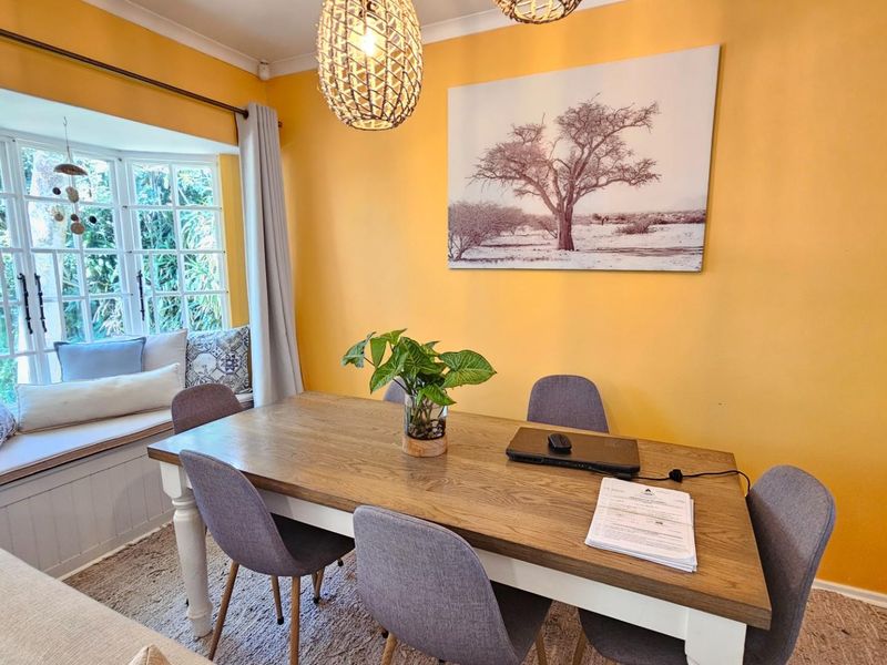 Stylish and Modern Three Bedroom Townhouse in a Pet Friendly Complex - Photo 5