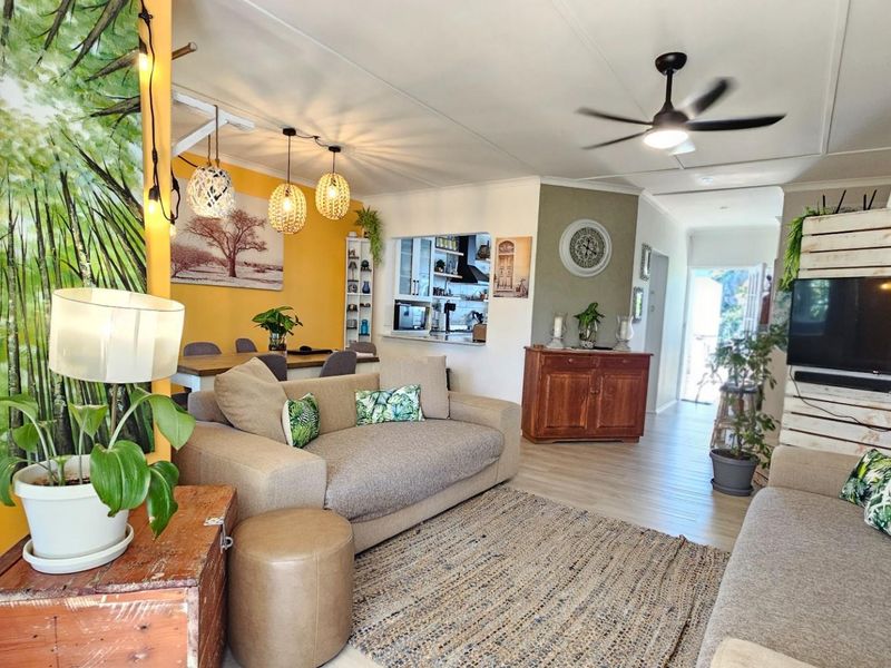 Stylish and Modern Three Bedroom Townhouse in a Pet Friendly Complex - Photo 4