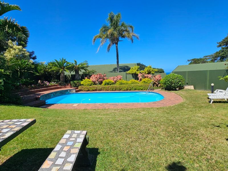 Stylish and Modern Three Bedroom Townhouse in a Pet Friendly Complex - Photo 2