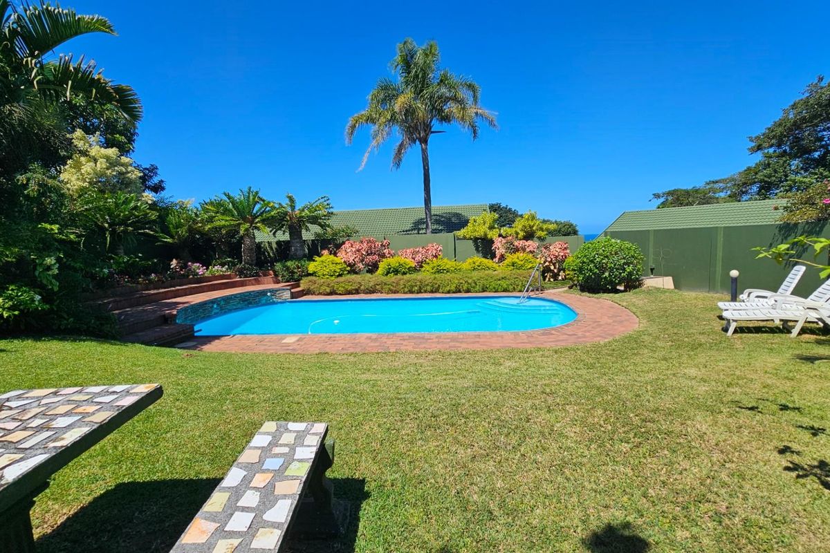 Stylish and Modern Three Bedroom Townhouse in a Pet Friendly Complex - Photo 2