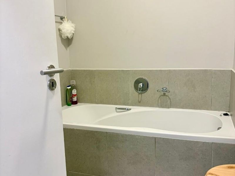 Fully Furnished Simplex Apartment To Rent in Waterfall, KwaZulu Natal - Photo 5